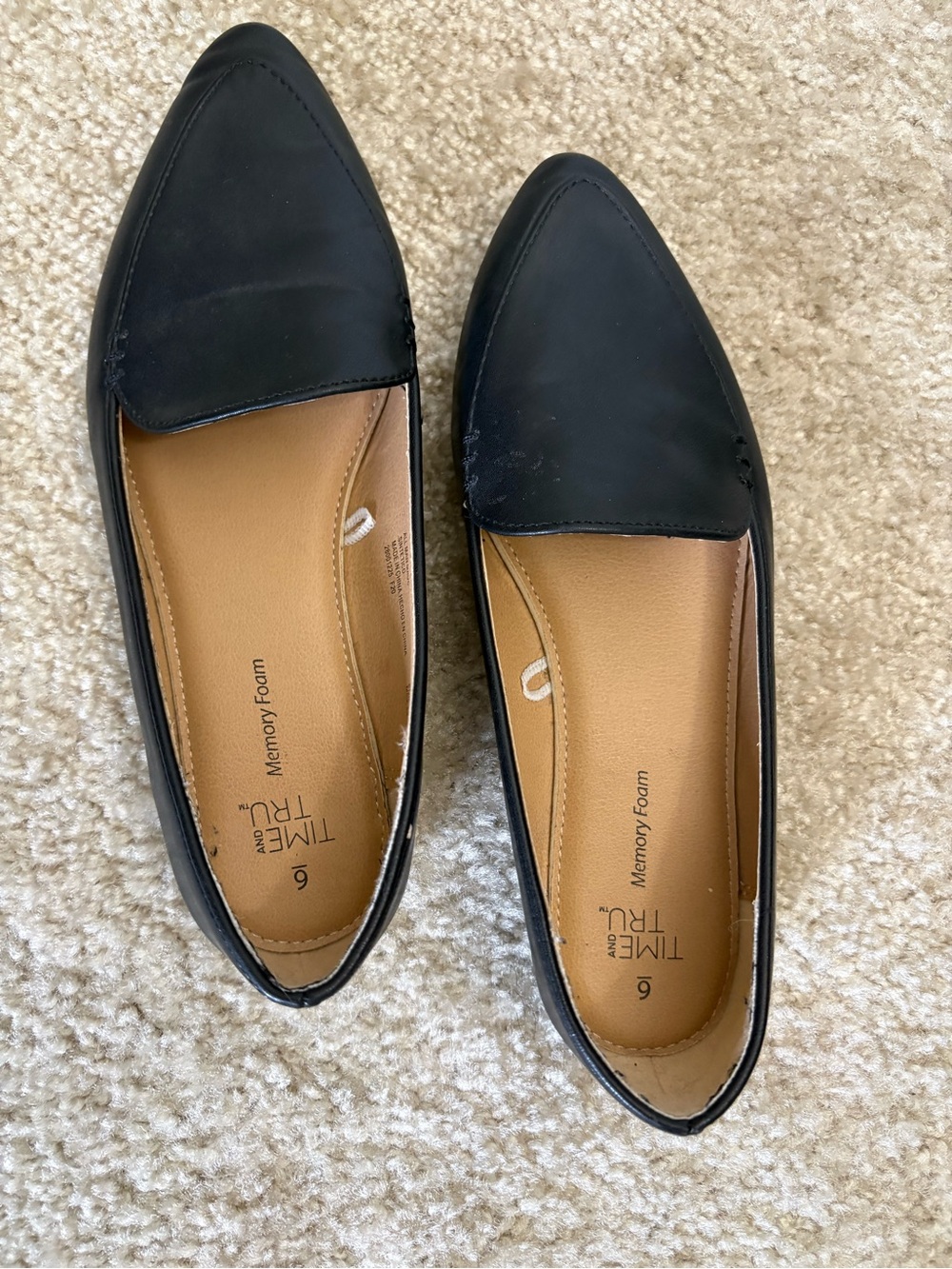 Time and Tru Black Pointed Toe Memory Foam Loafers (Women’s Size 6)